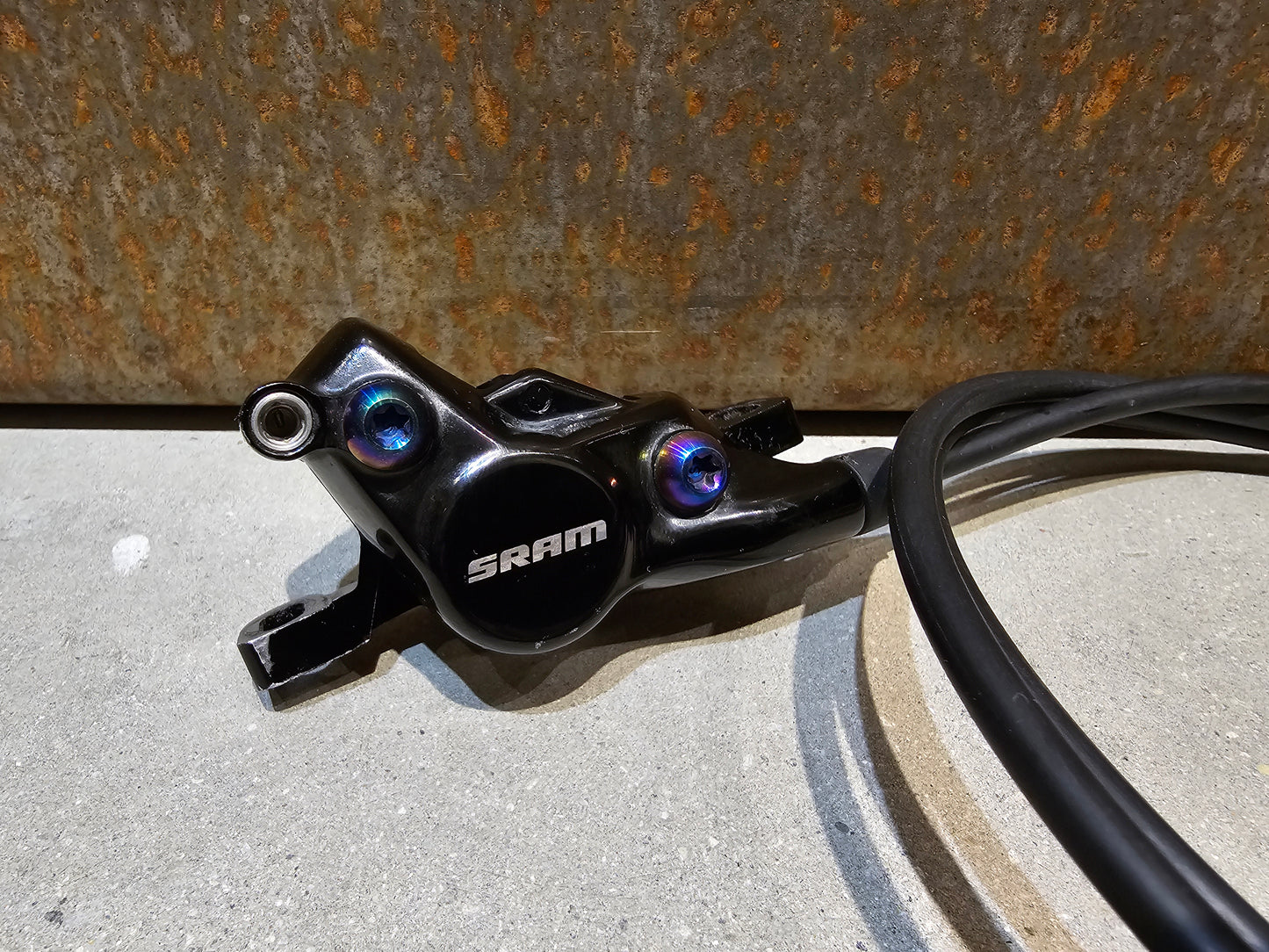 SRAM LEVEL ULTIMATE BREMSSATTEL VORNE O. HINTEN SCHWARZ / RAINBOW GEBRAUCHT