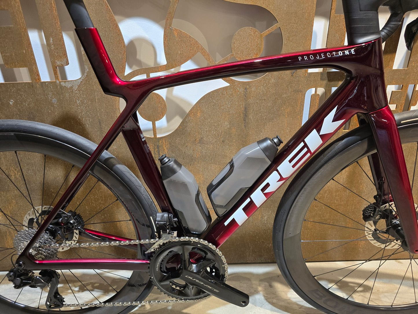 TREK MADONE SLR 9 GEN 8 / CARBON RED SMOKE / M/L