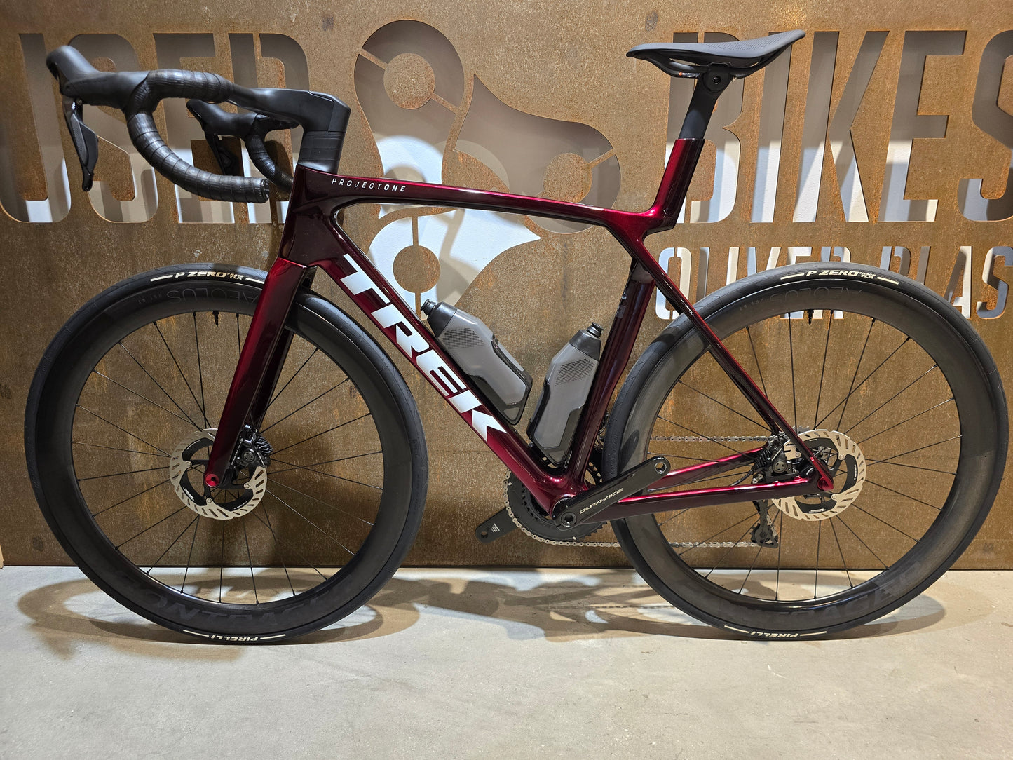 TREK MADONE SLR 9 GEN 8 / CARBON RED SMOKE / M/L