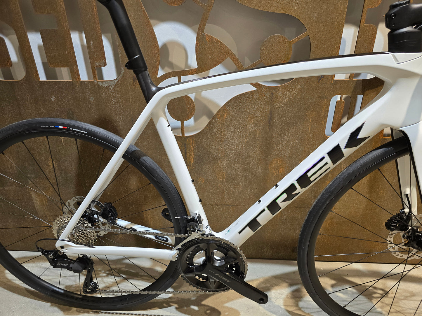 TREK EMONDA SL 5 / WHITE PRISMATIC / 56CM