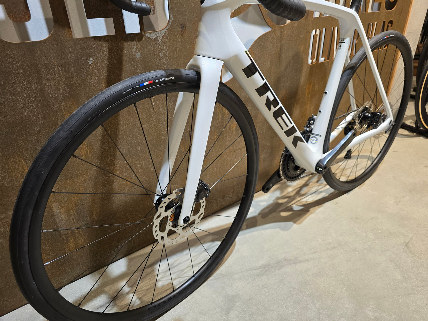 TREK EMONDA SL 5 / WHITE PRISMATIC / 56CM