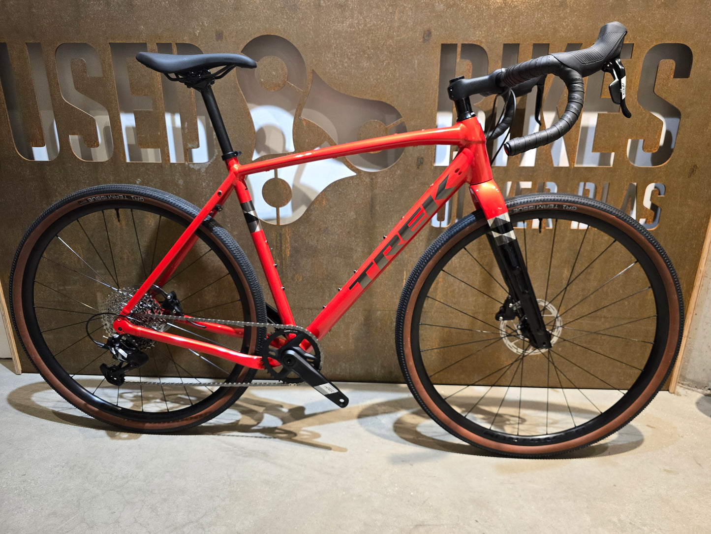 TREK CHECKPOINT ALR 5 / LAVA / 56CM