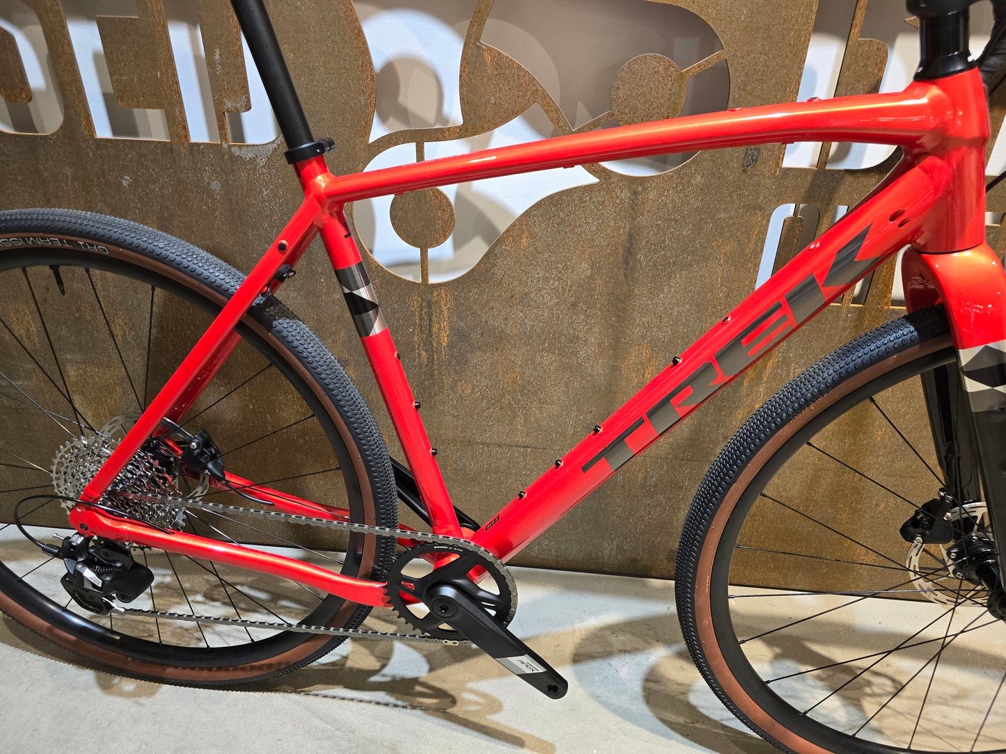 TREK CHECKPOINT ALR 5 / LAVA / 56CM