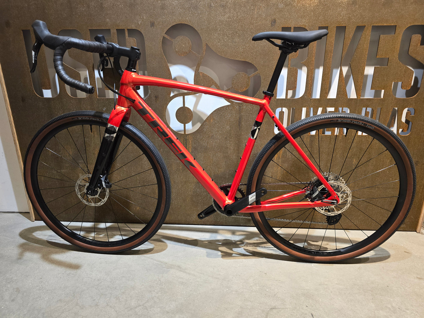 TREK CHECKPOINT ALR 5 / LAVA / 56CM