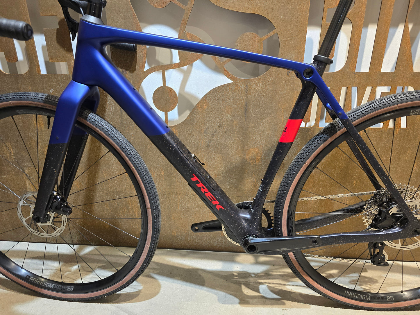 TREK CHECKPOINT SL 6 AXS GEN 3 / MATTE HEX BLUE / M/L