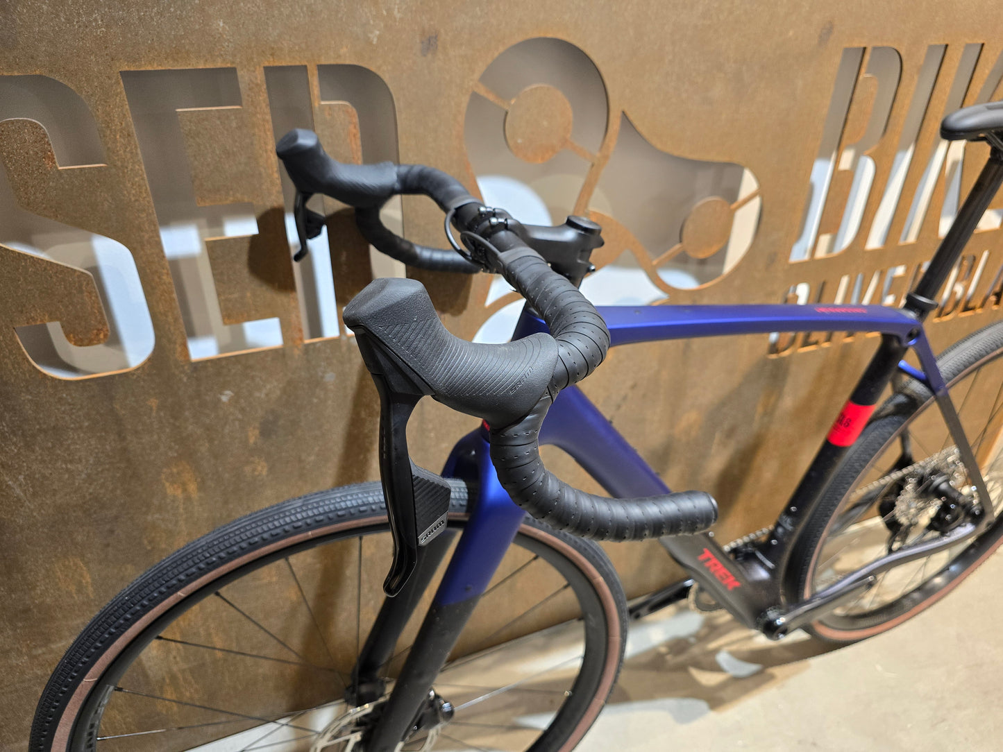 TREK CHECKPOINT SL 6 AXS GEN 3 / MATTE HEX BLUE / M/L