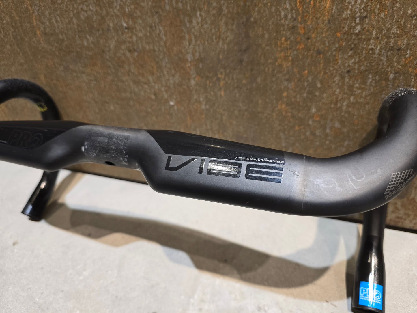 PRO VIBE AERO CARBON LENKER / 400MM